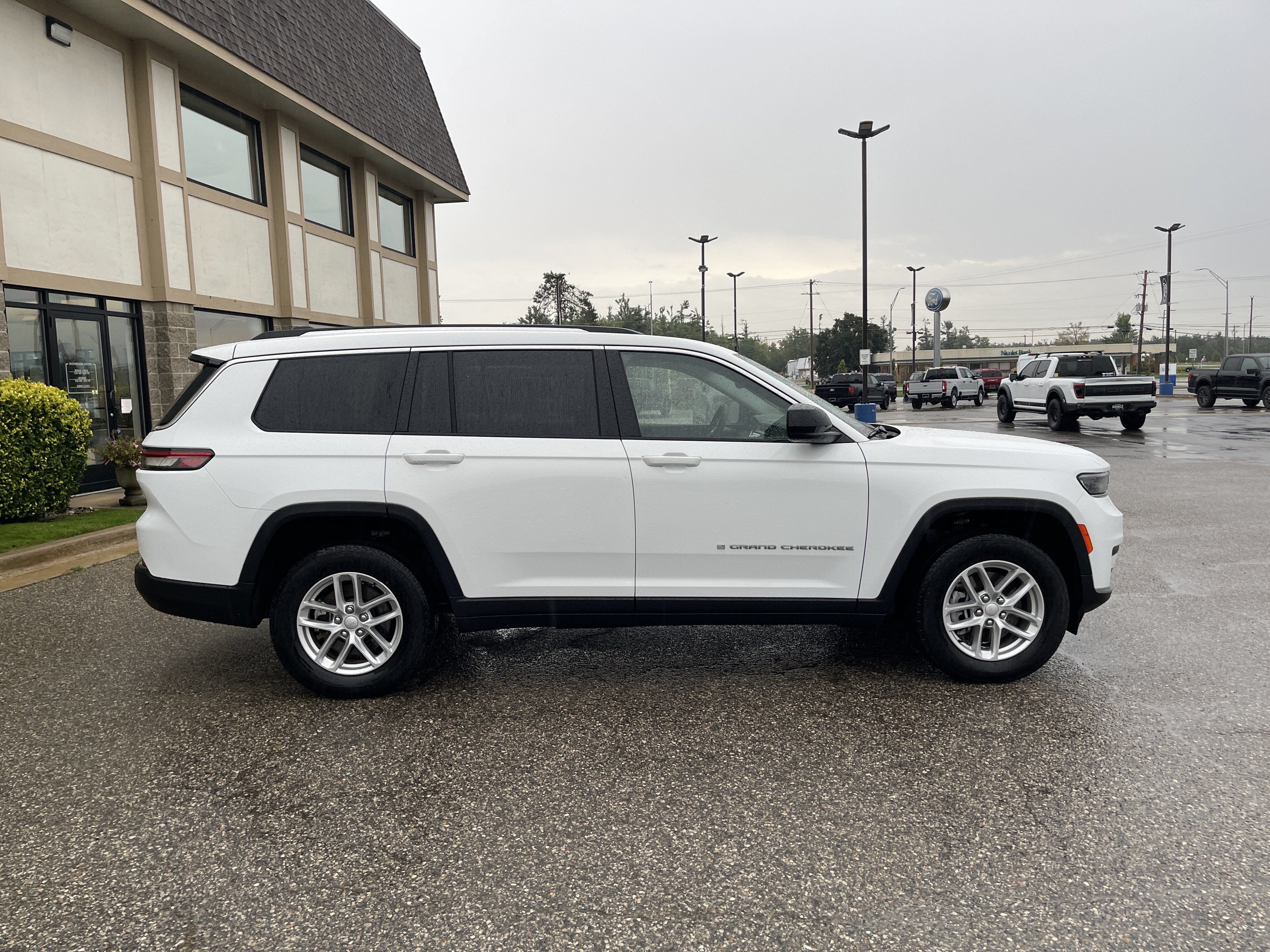 2023 Jeep Grand Cherokee L Laredo
