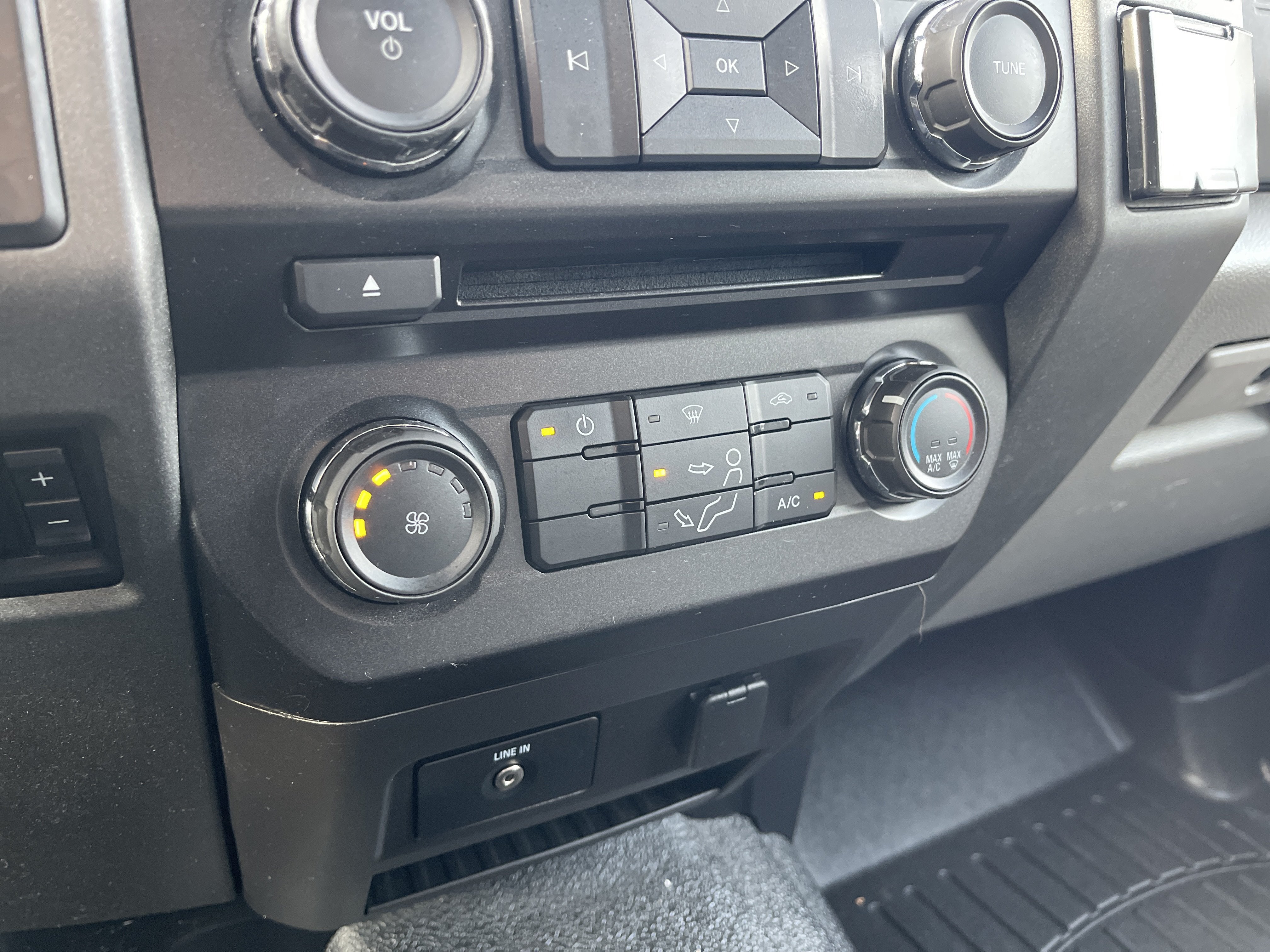 2017 Ford Super Duty F-350 SRW XLT