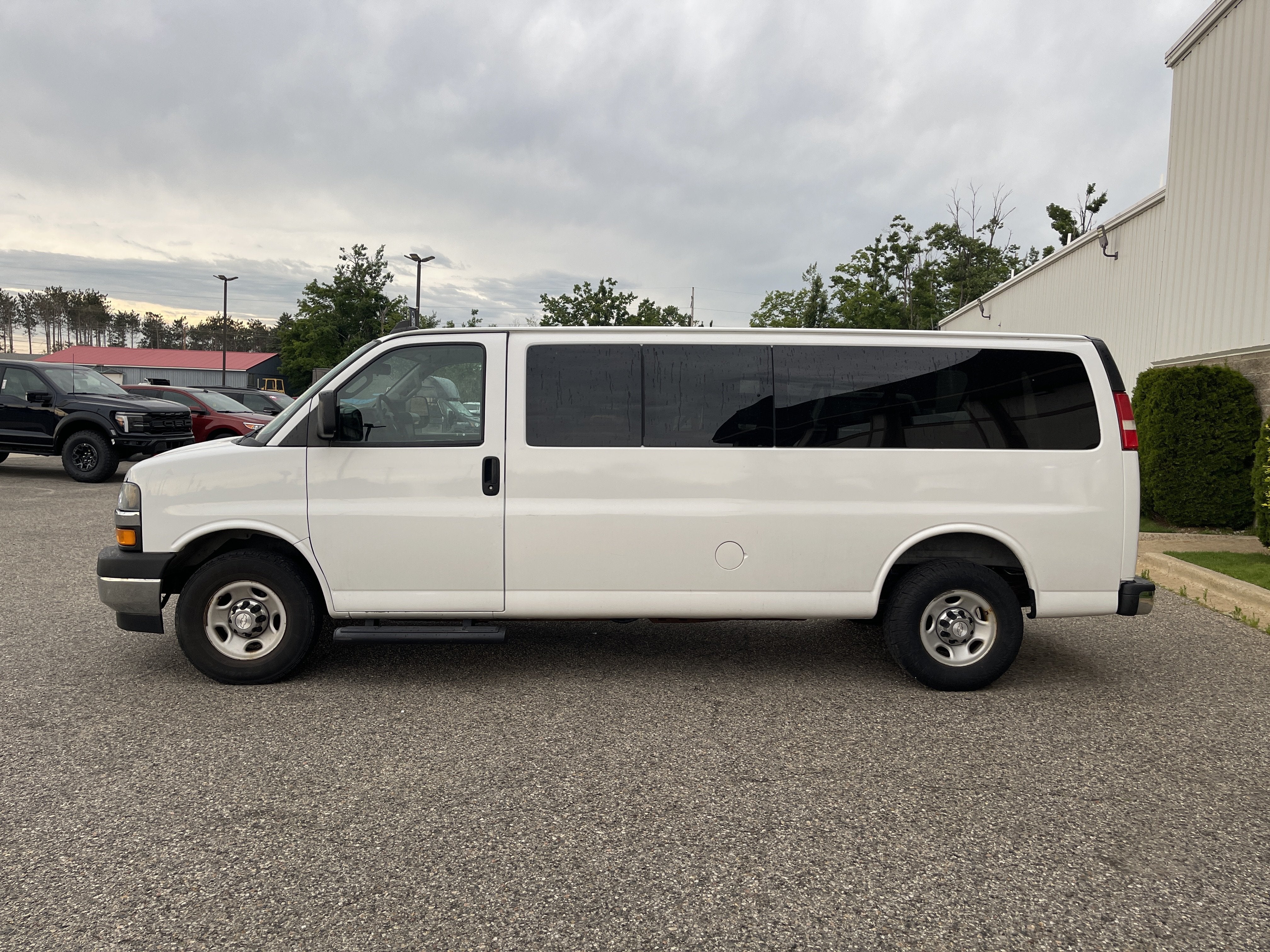 2019 Chevrolet Express Passenger LT