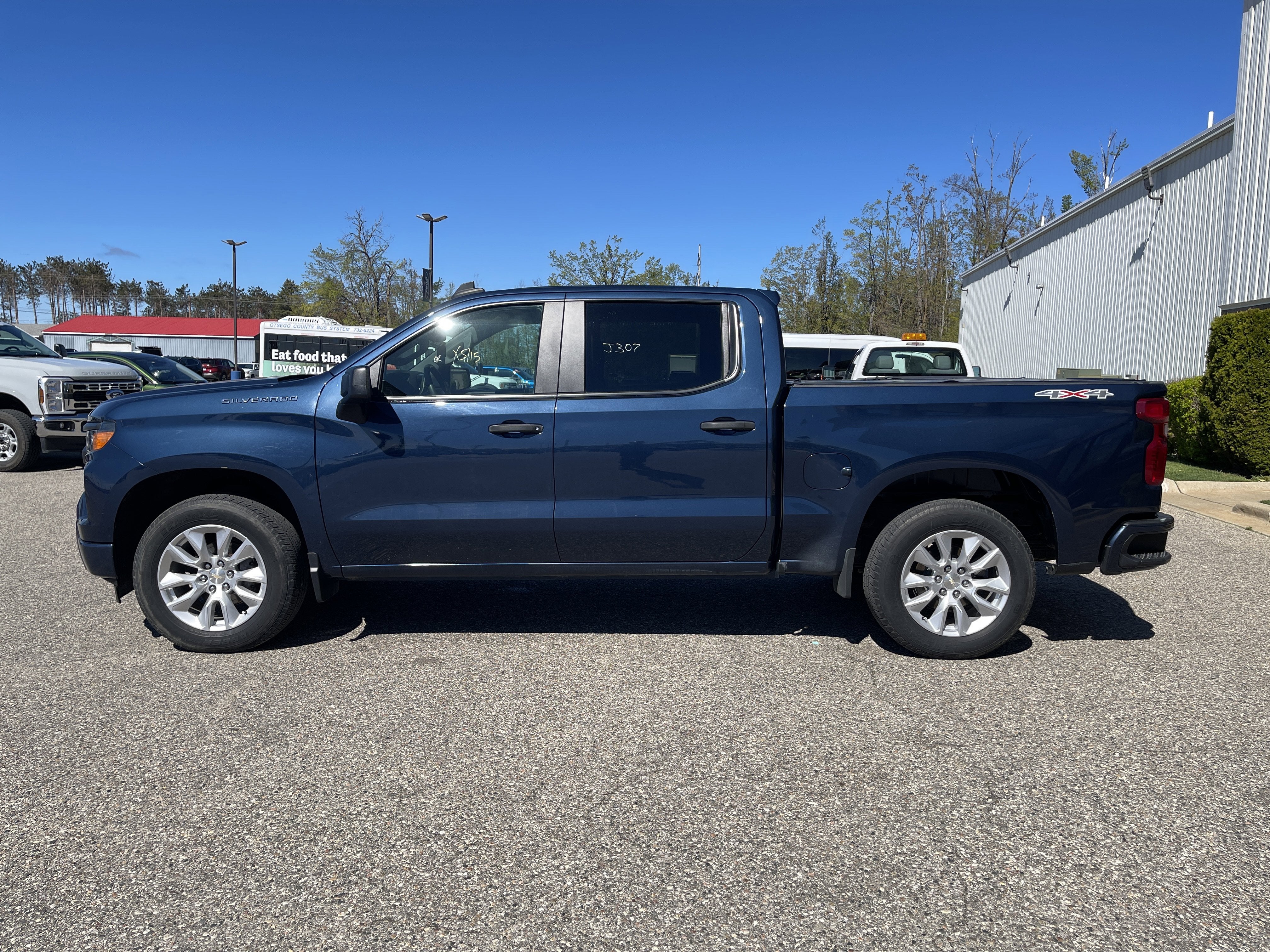 2022 Chevrolet Silverado 1500 Custom