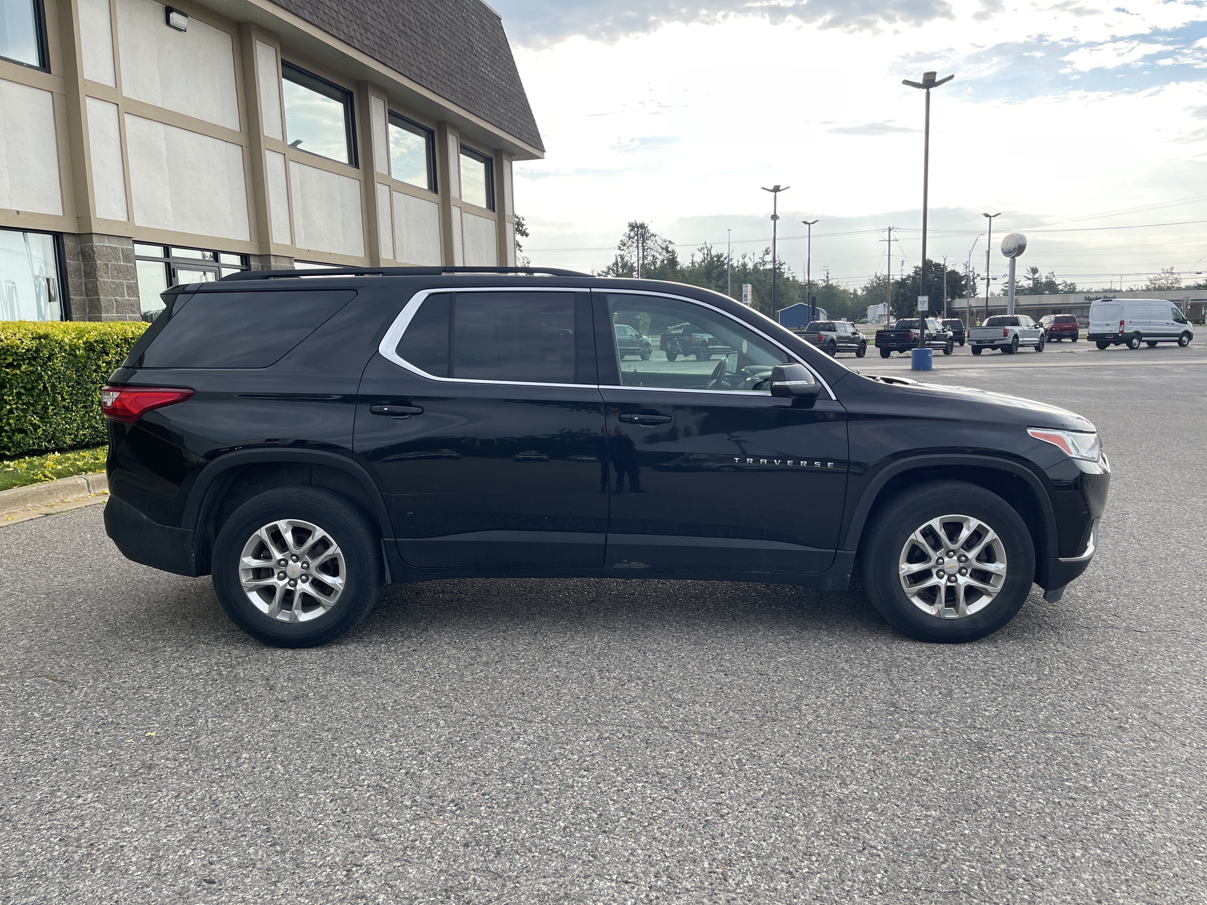 2021 Chevrolet Traverse LT Cloth