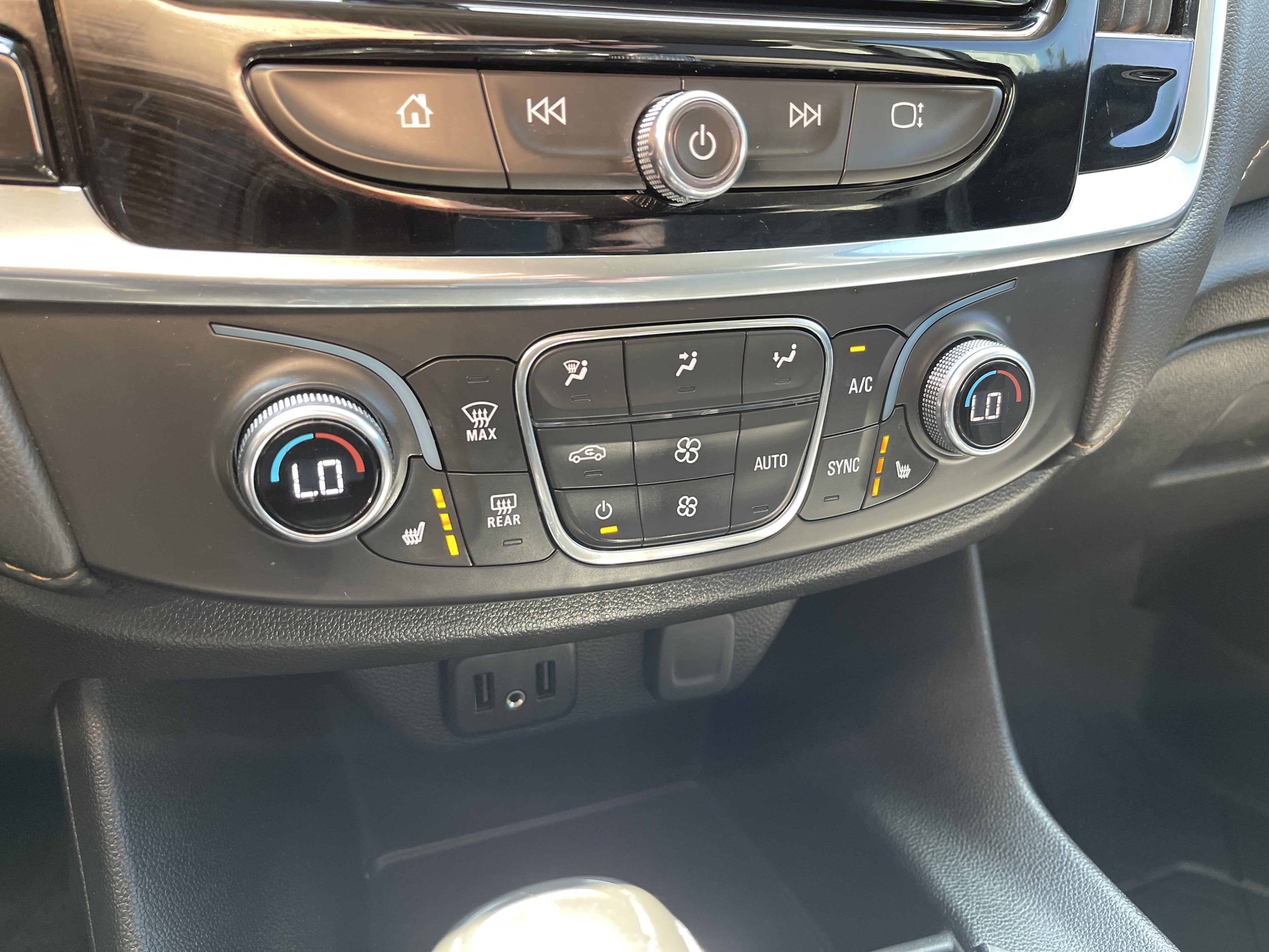 2020 Chevrolet Traverse LT Cloth