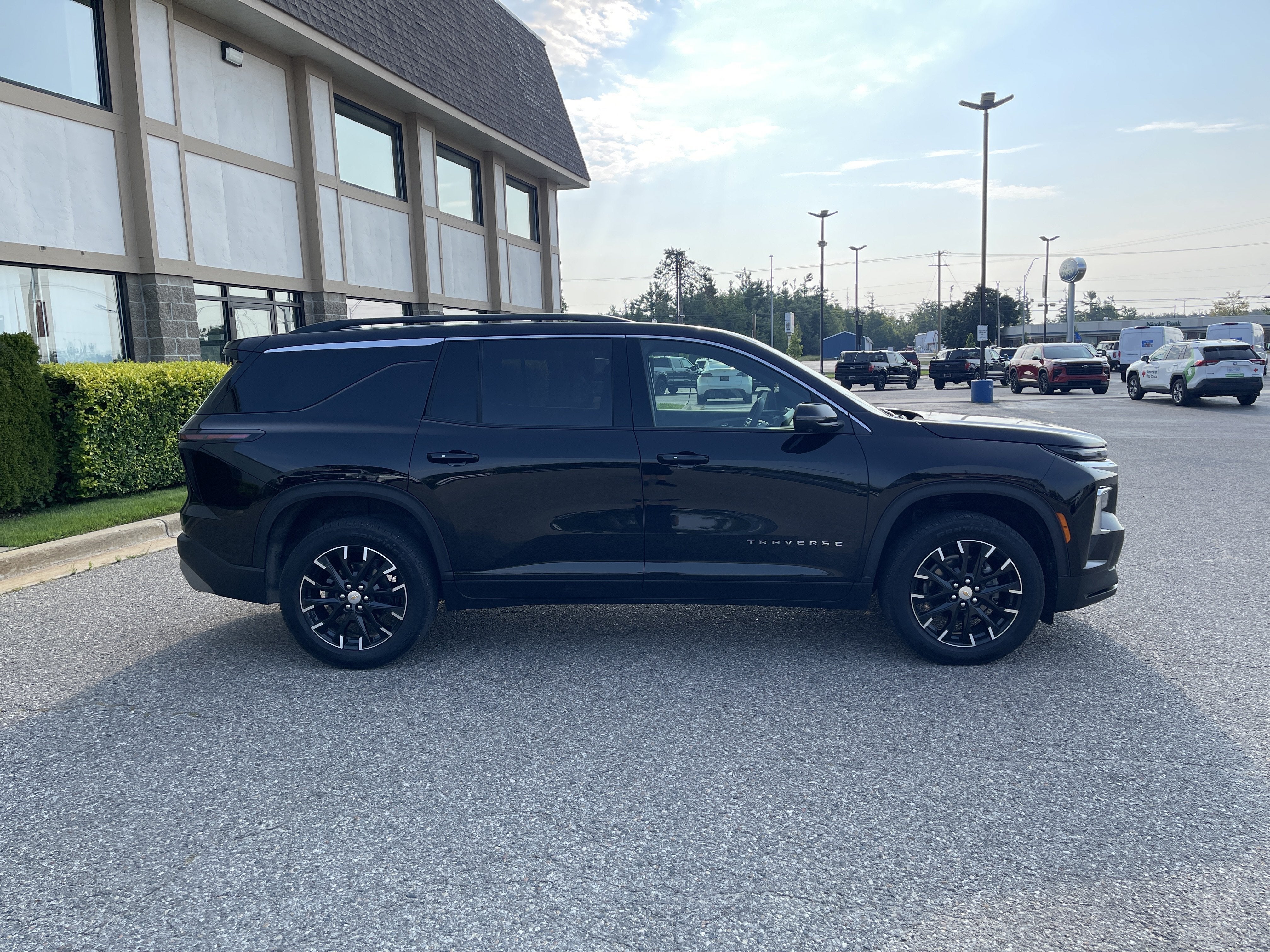 2025 Chevrolet Traverse AWD LT