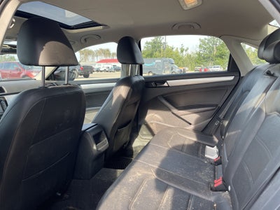 2012 Volkswagen Passat SE w/Sunroof