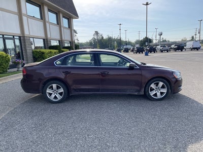 2012 Volkswagen Passat SE w/Sunroof