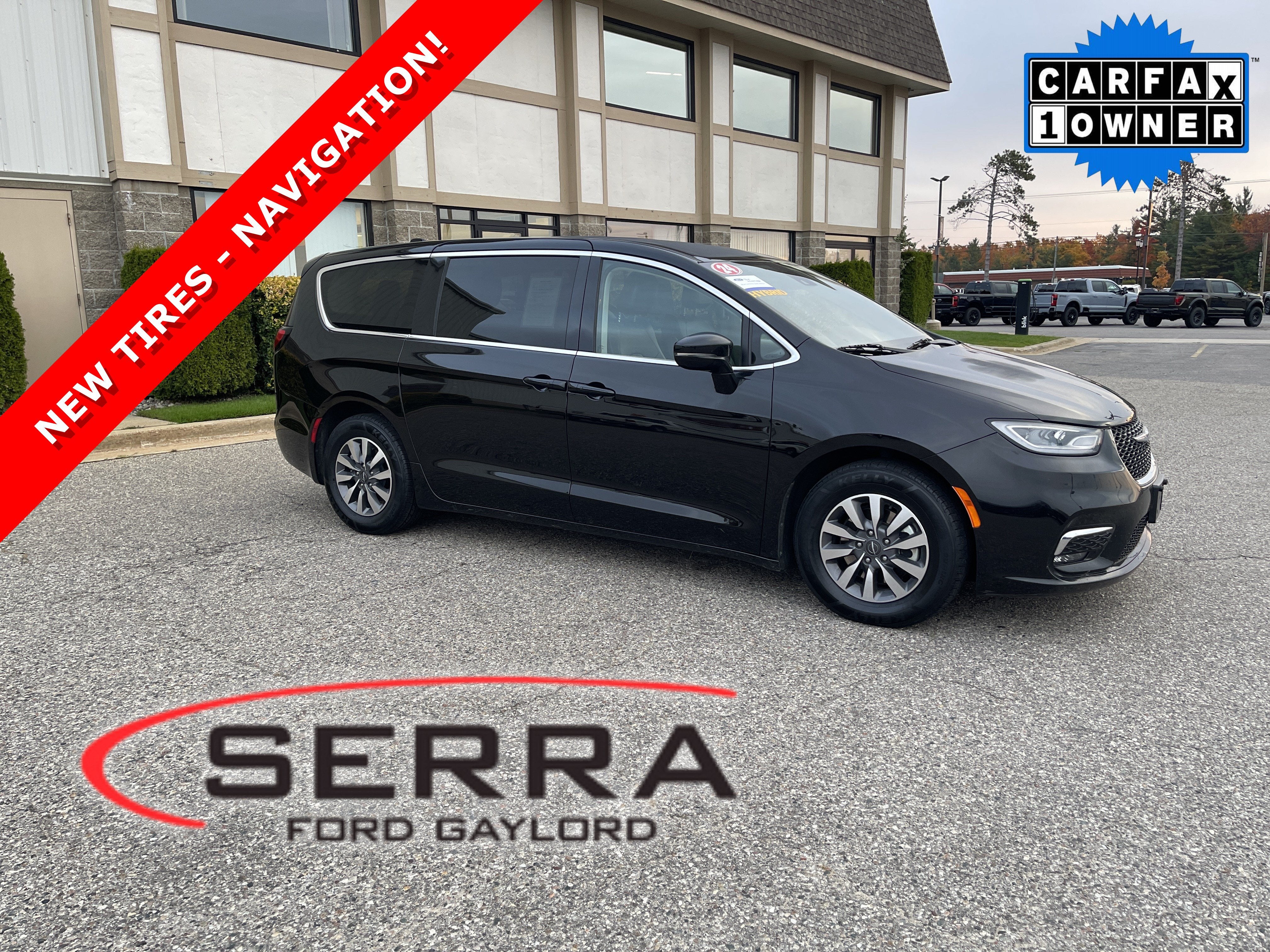2024 Chrysler Pacifica Hybrid Select