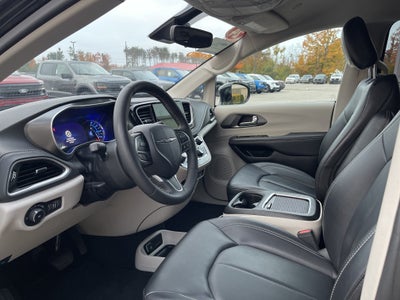2024 Chrysler Pacifica Hybrid Select