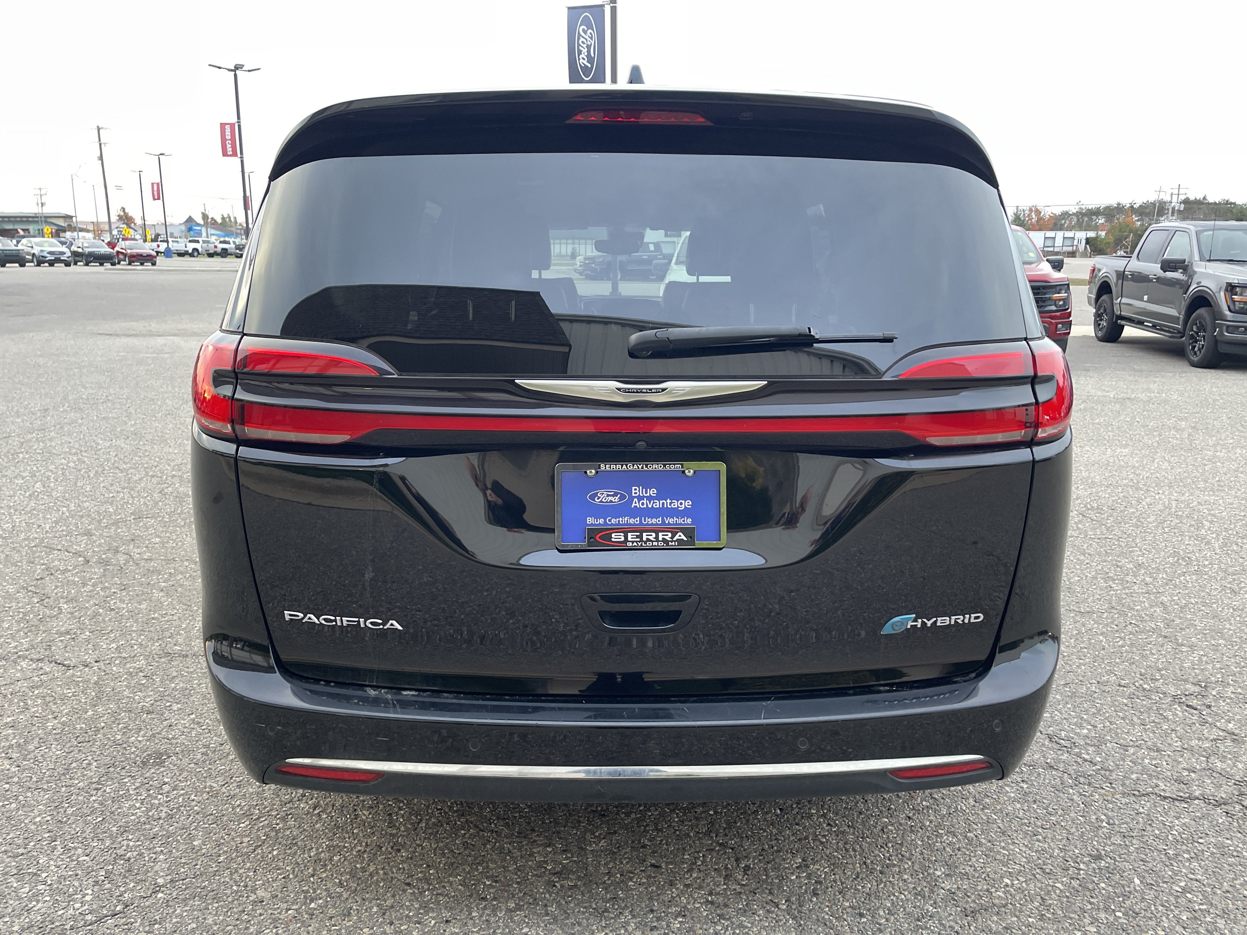 2024 Chrysler Pacifica Hybrid Select