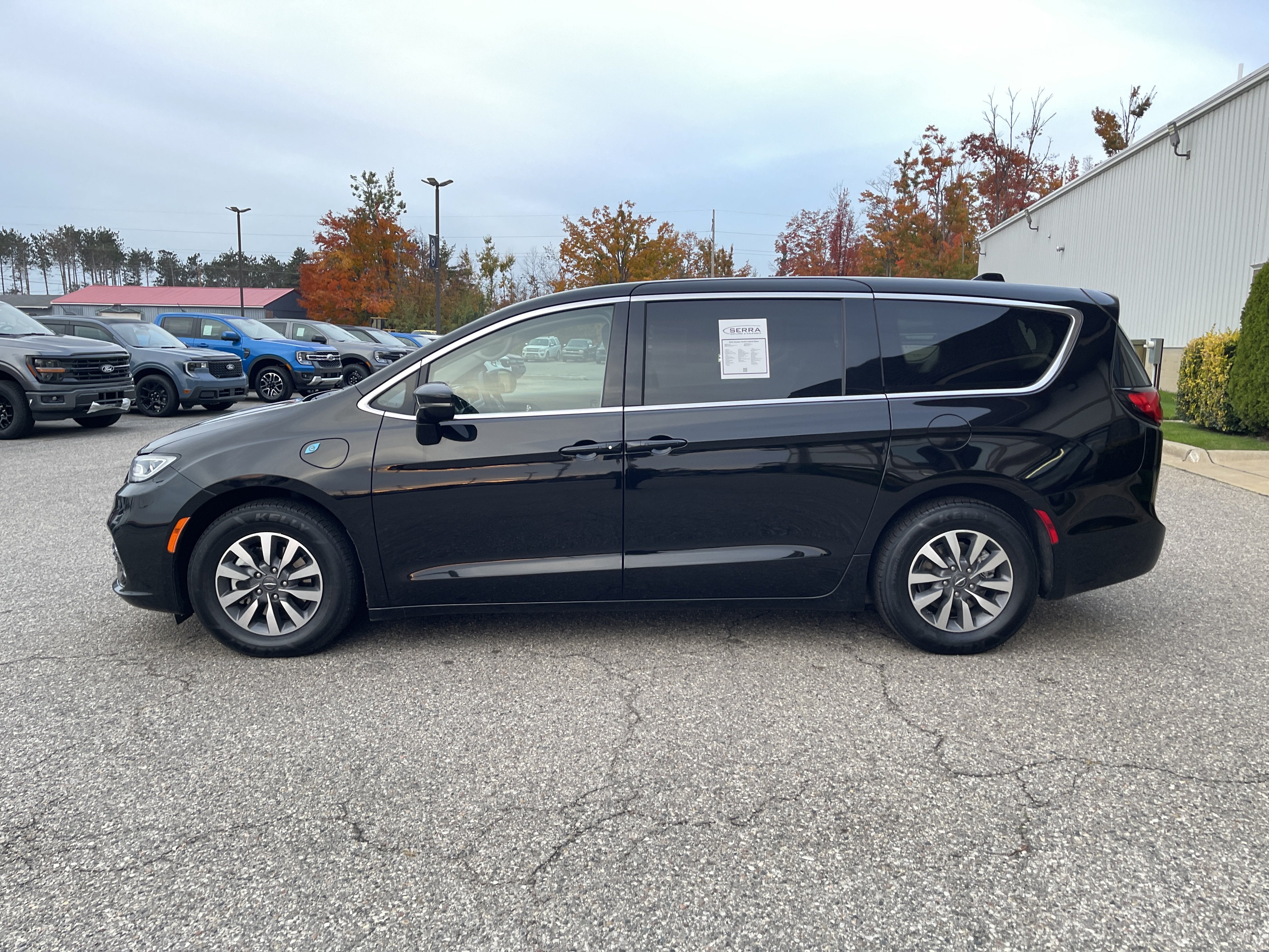2024 Chrysler Pacifica Hybrid Select