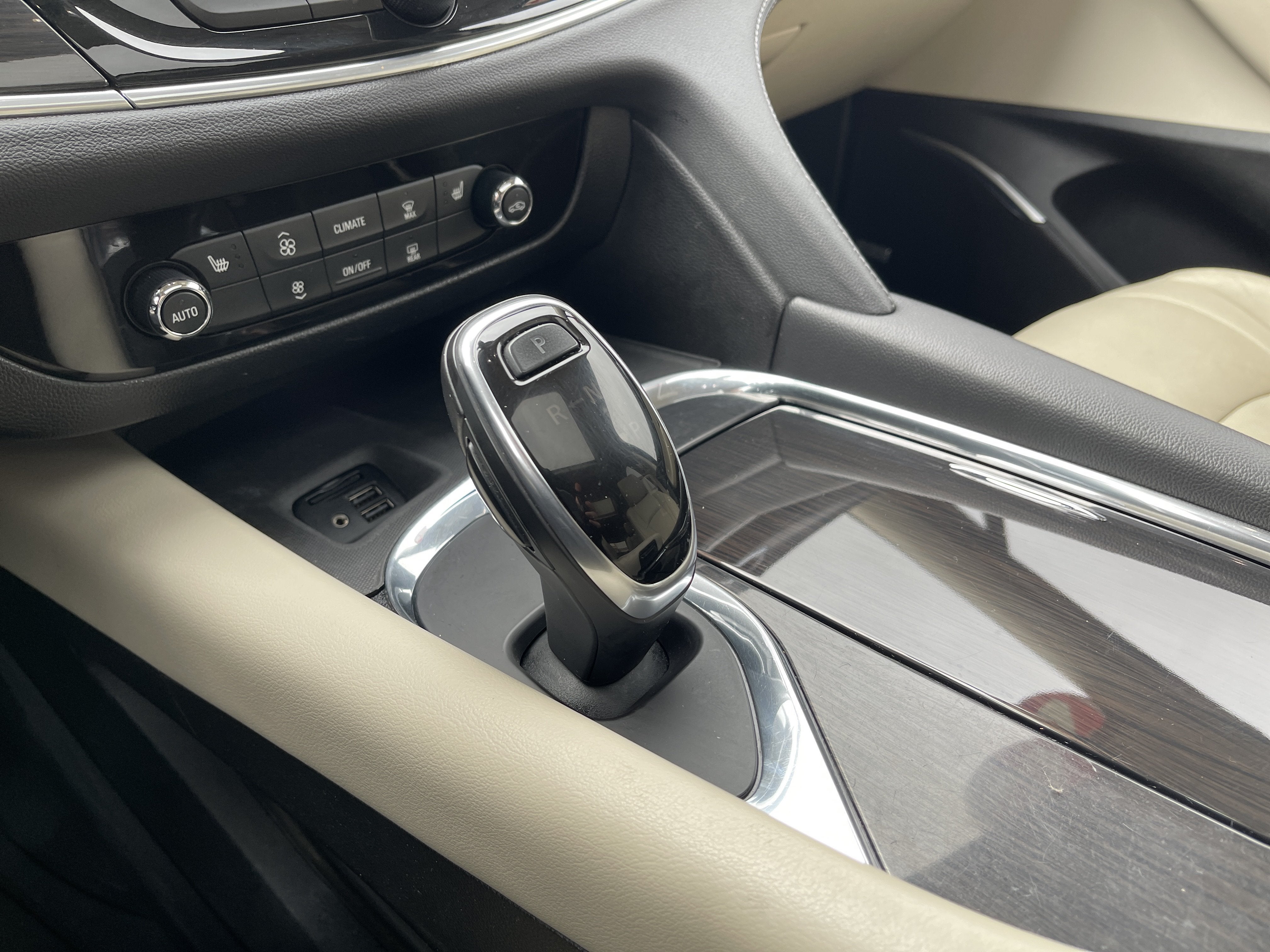 2020 Buick Enclave Essence