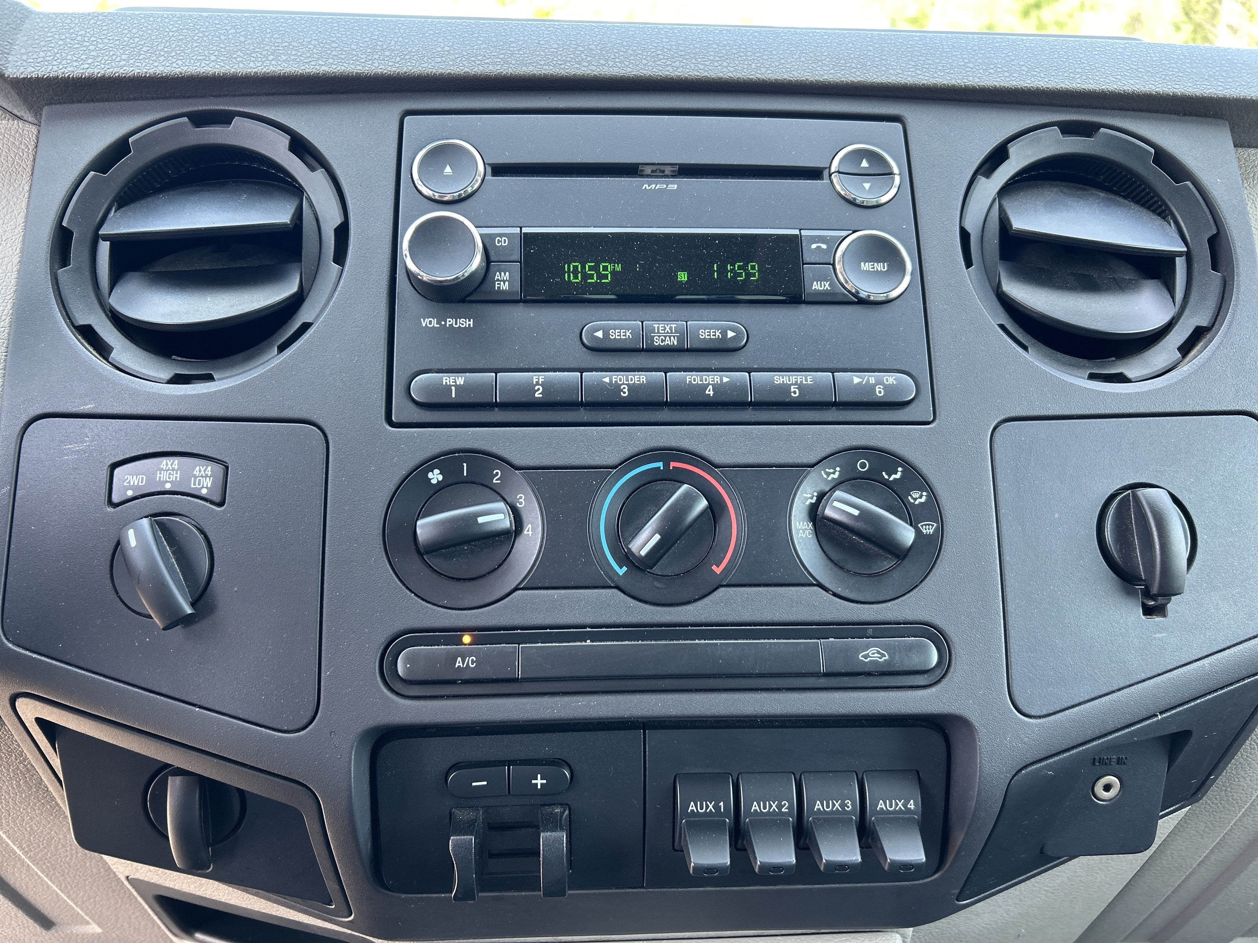 2010 Ford Super Duty F-350 DRW XL