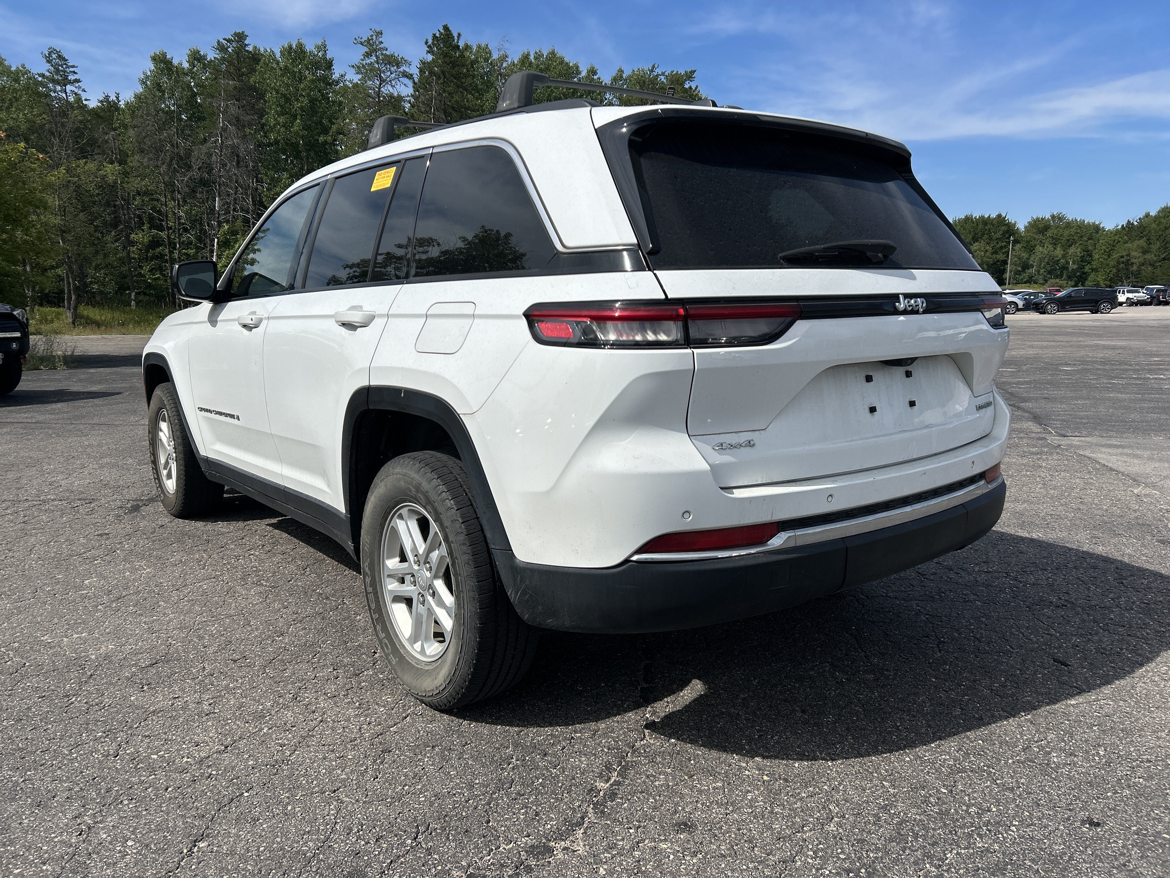 2022 Jeep Grand Cherokee Laredo 4x4