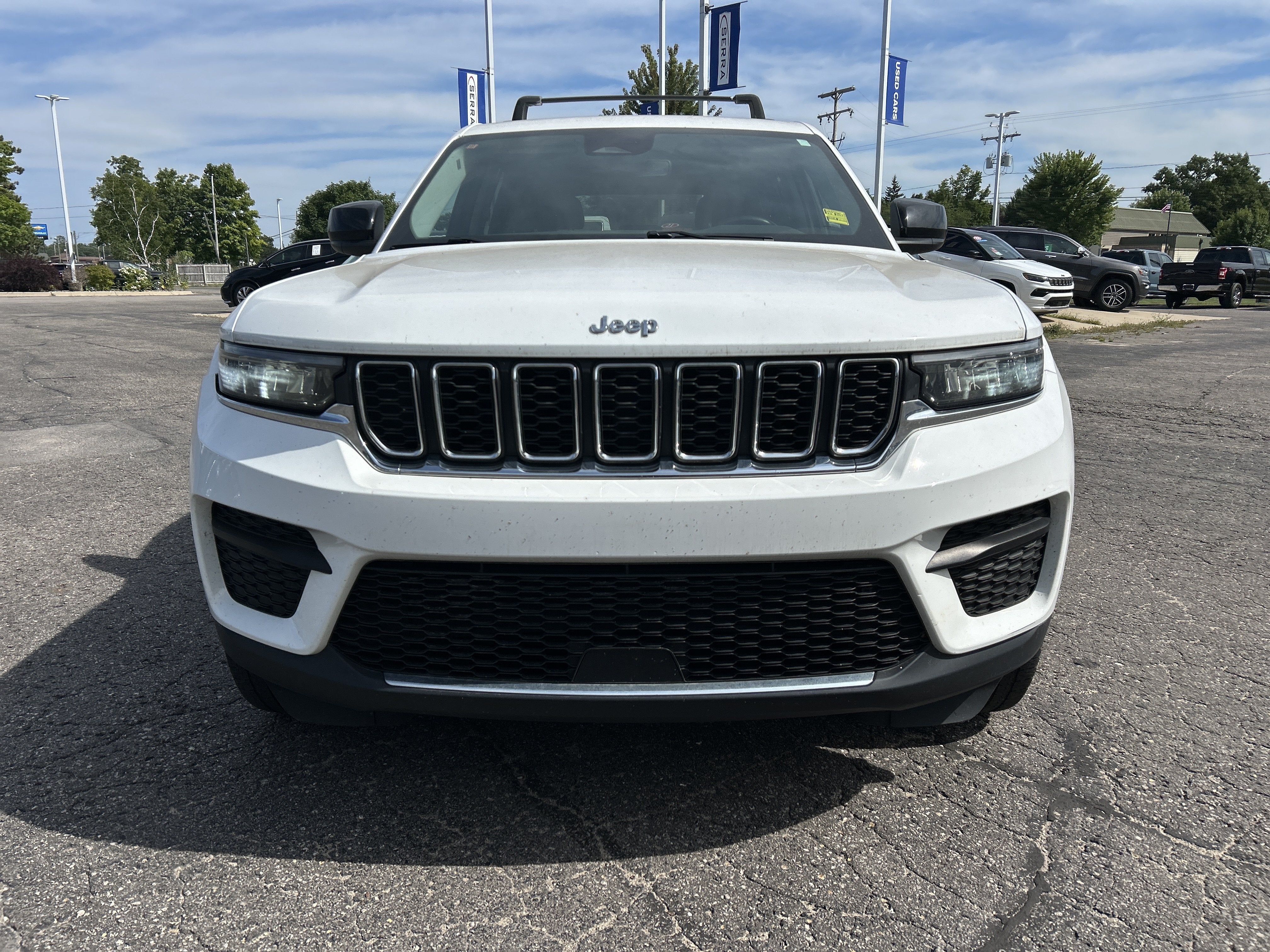 2022 Jeep Grand Cherokee Laredo 4x4