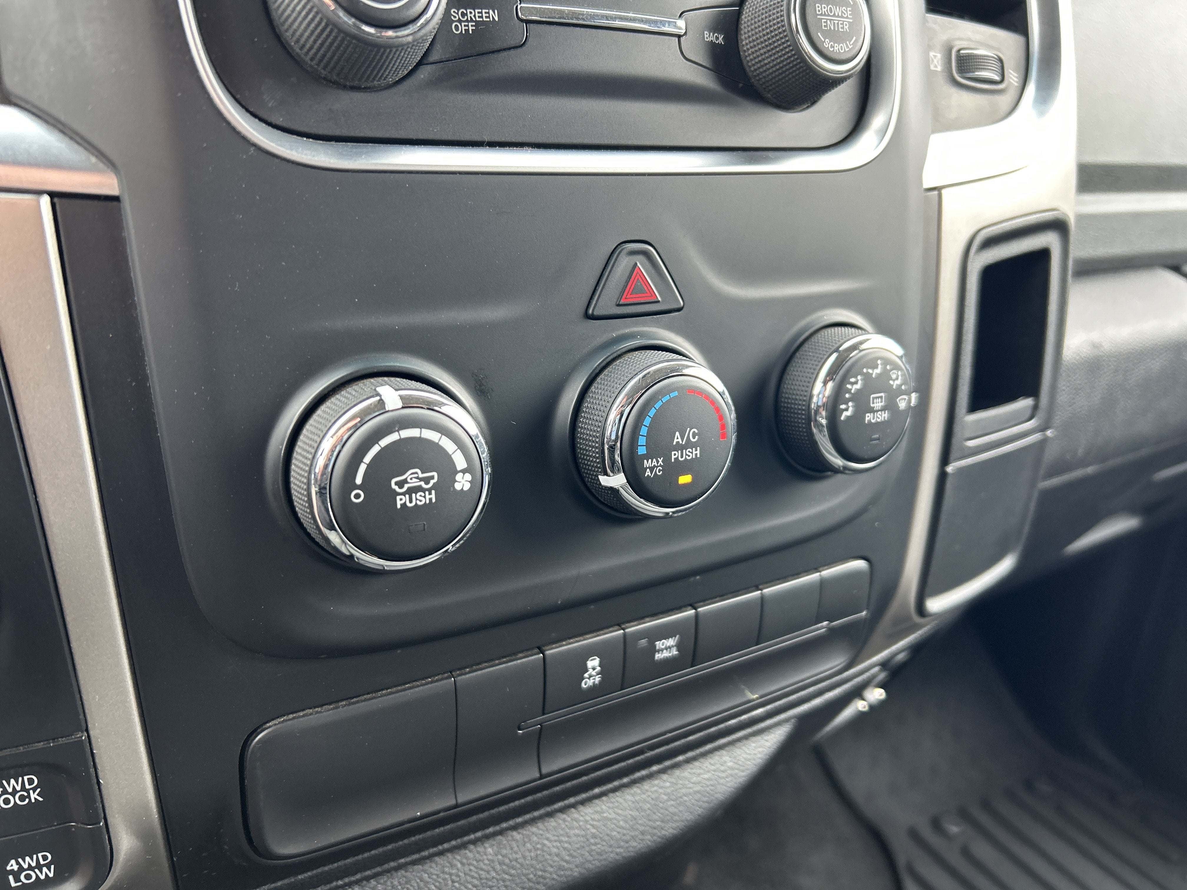 2017 RAM 1500 SLT