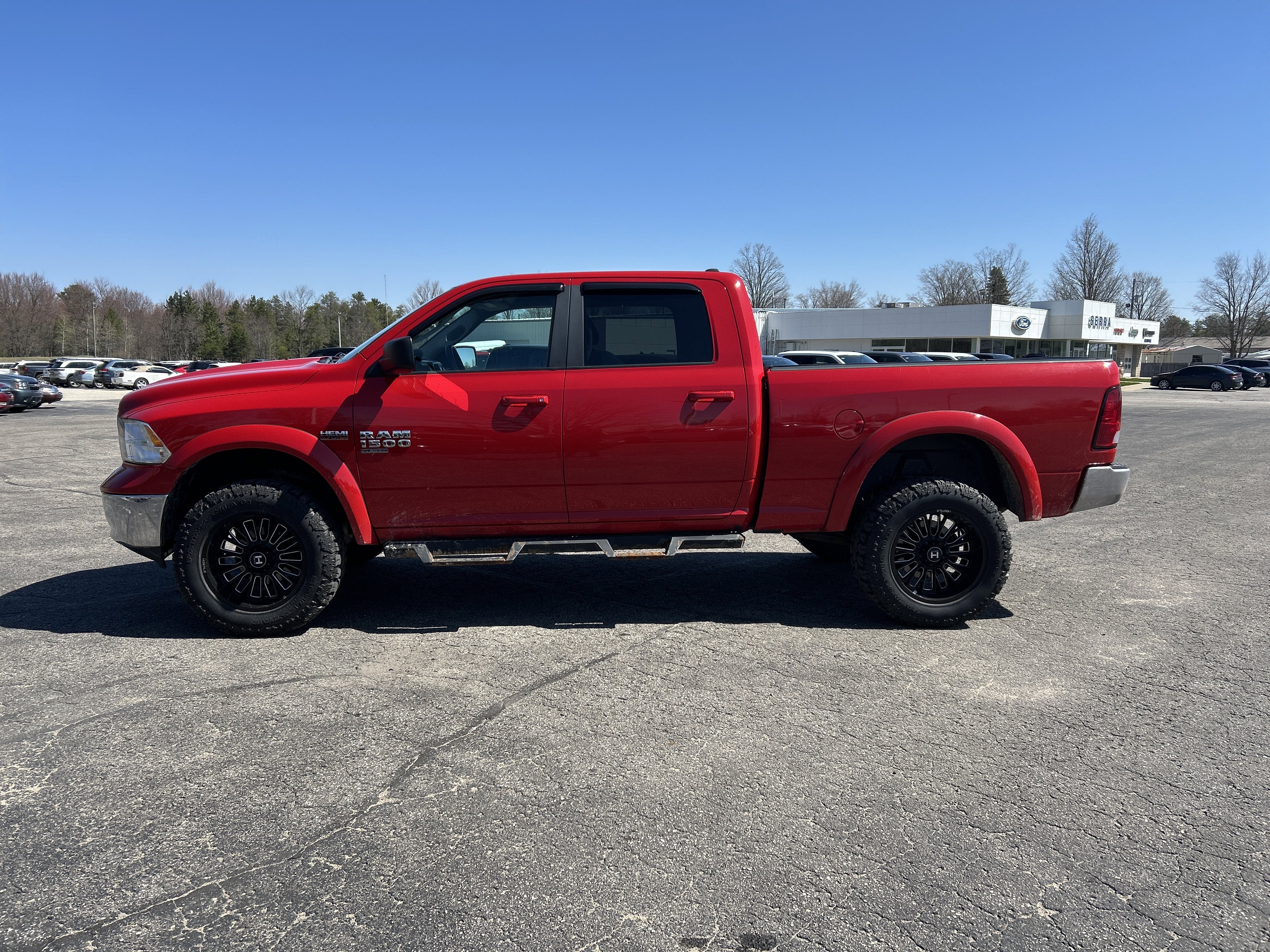 2019 RAM 1500 Classic SLT Crew Cab 4x4 6'4' Box