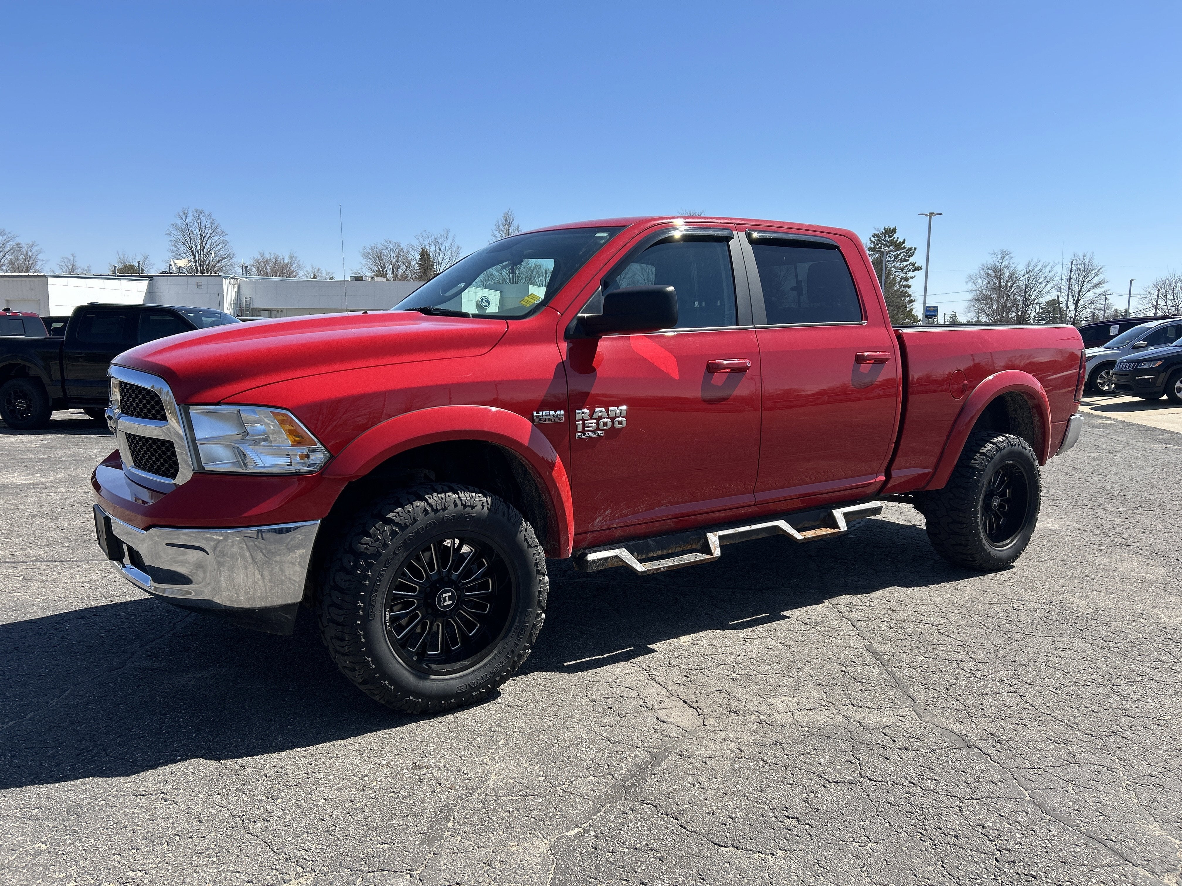 2019 RAM 1500 Classic SLT Crew Cab 4x4 6'4' Box
