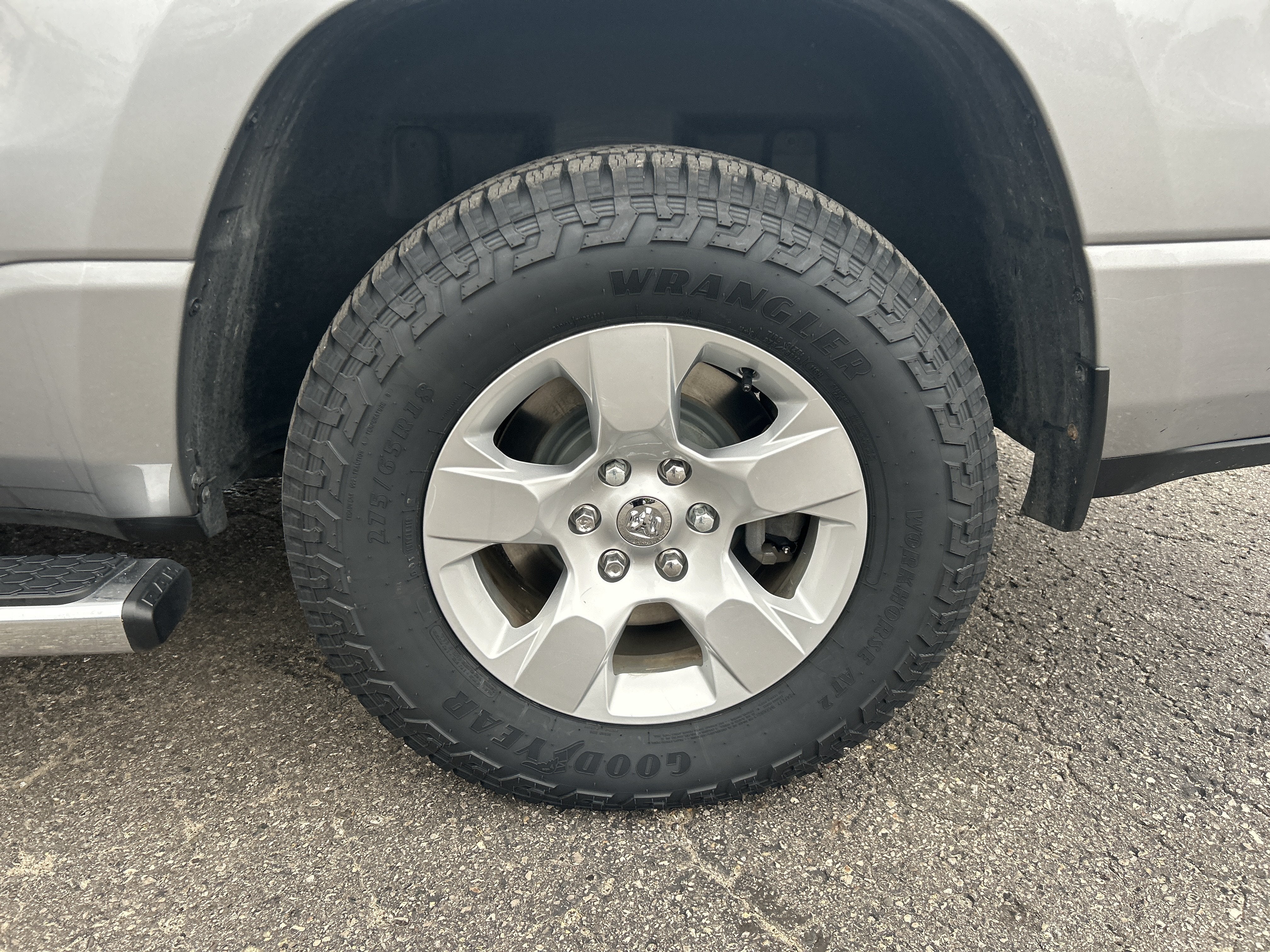 2020 RAM 1500 Big Horn Crew Cab 4x4 5'7' Box