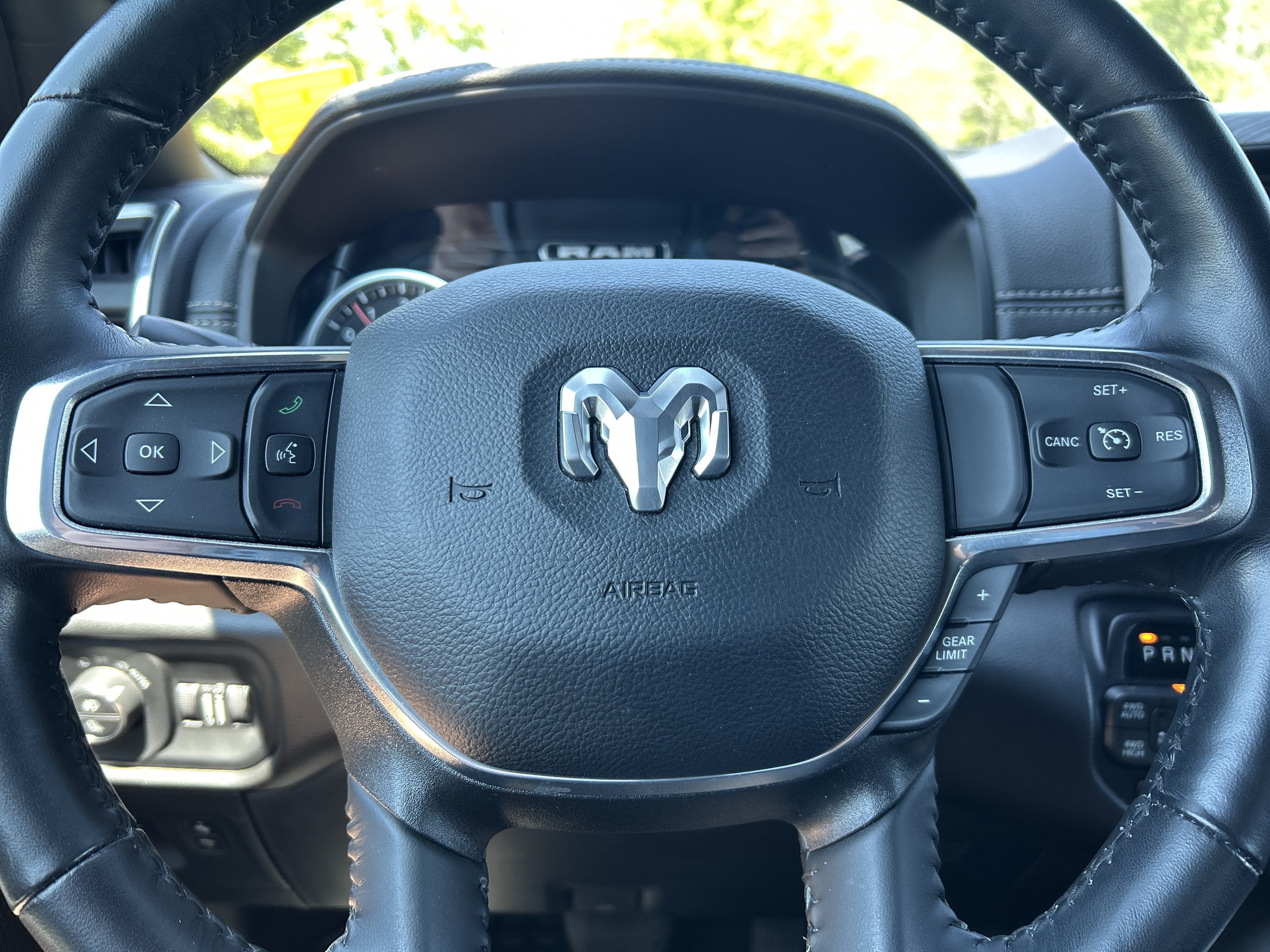 2023 RAM 1500 Laramie Crew Cab 4x4 6'4' Box