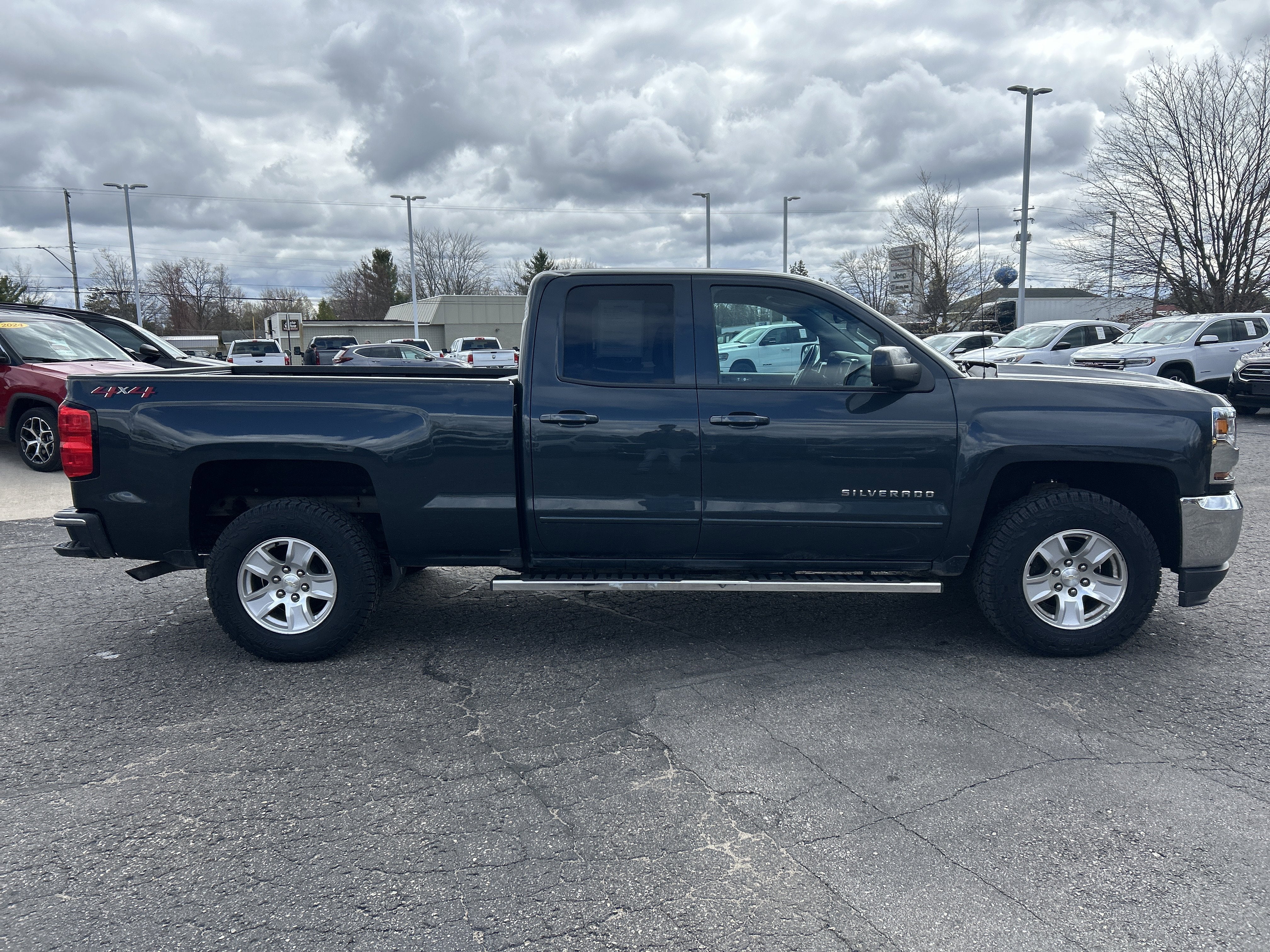 Used 2018 Chevrolet Silverado 1500 LT with VIN 1GCVKREH4JZ112123 for sale in Kalkaska, MI